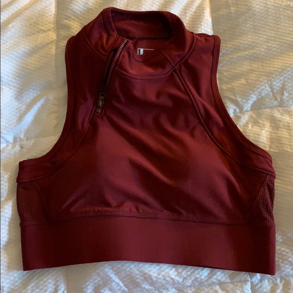 Sports bra/cropped athletic top